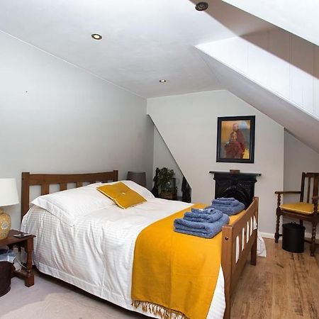 Restful And Cosy 4 Bed Home Minutes From The Beach Sandgate Exteriör bild