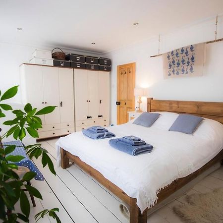 Restful And Cosy 4 Bed Home Minutes From The Beach Sandgate Exteriör bild