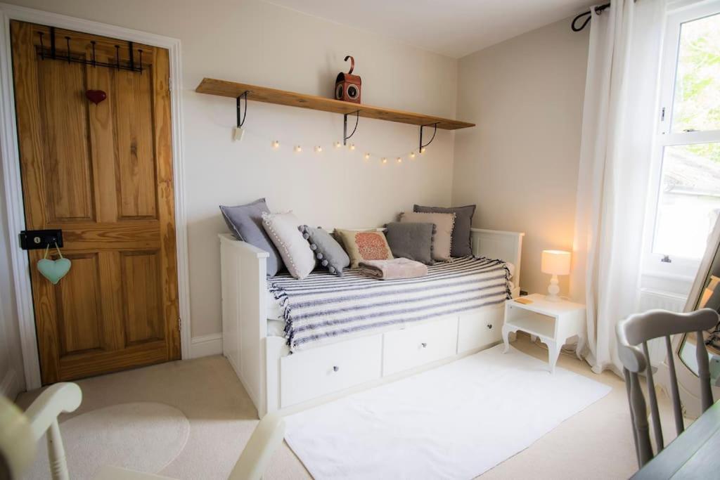 Restful And Cosy 4 Bed Home Minutes From The Beach Sandgate Exteriör bild