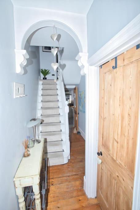Restful And Cosy 4 Bed Home Minutes From The Beach Sandgate Exteriör bild