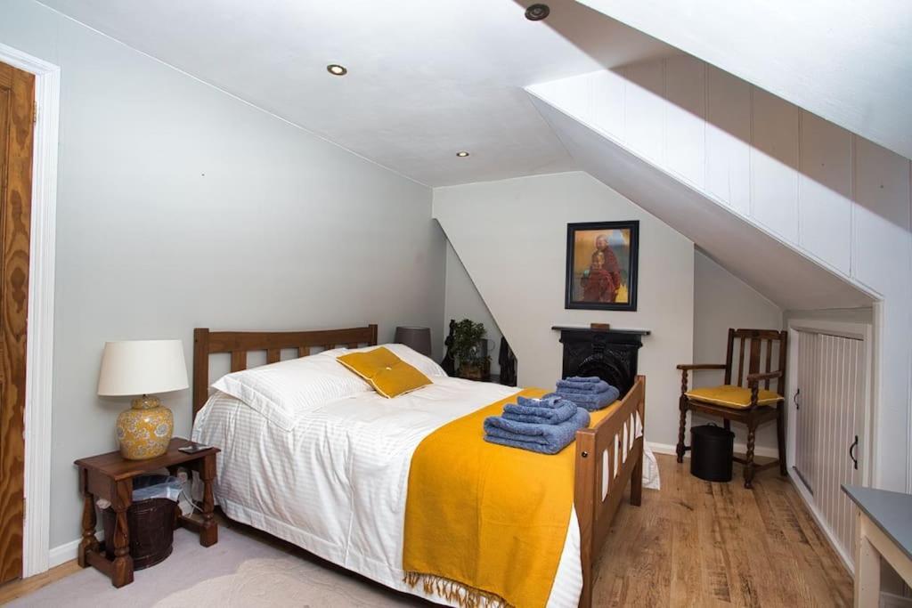 Restful And Cosy 4 Bed Home Minutes From The Beach Sandgate Exteriör bild
