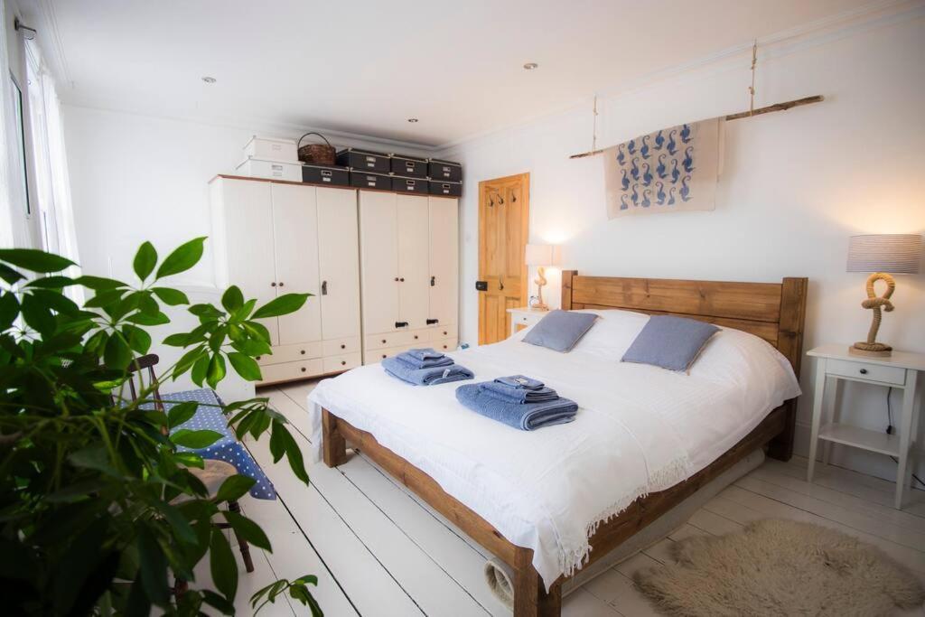 Restful And Cosy 4 Bed Home Minutes From The Beach Sandgate Exteriör bild