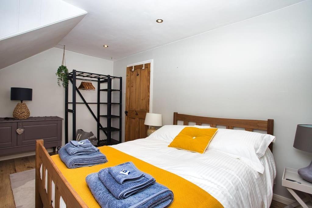 Restful And Cosy 4 Bed Home Minutes From The Beach Sandgate Exteriör bild