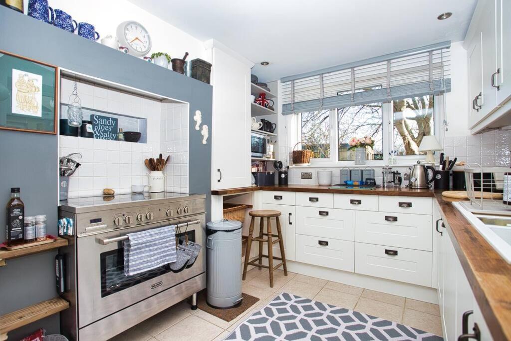 Restful And Cosy 4 Bed Home Minutes From The Beach Sandgate Exteriör bild